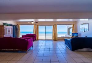 Gorgeous beach front condo