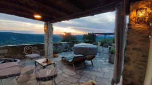Amazing STUDIO CASA FERMEGLIA with private jacuzzie and perfect panoramic view 