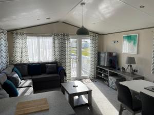 Golden Palm Resort - The Atlas Family - Coastal Caravan Breaks