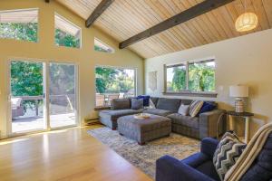 Silver Creek Vacation Rental on Mayfield Lake!