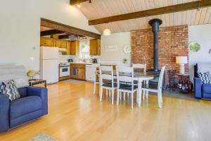 Silver Creek Vacation Rental on Mayfield Lake!