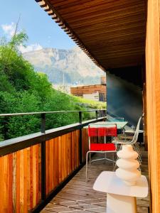 Sunny Stenna Selva 3-room ski-in ski-out apartment right by the slopes & lifts