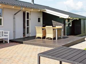 Holiday home with Baring Vig view