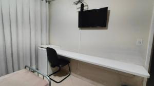 2 Camas de Solteiro Ar Quente Frio Frigobar Smart TV e Café da Manhã não tem garagem