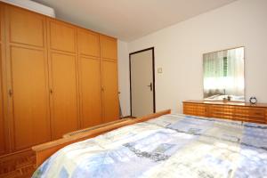 Apartments with a parking space Fazana - 7230