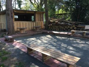 Maisons de vacances Gite Chemire-en-Charnie, 5 pieces, 14 personnes - FR-1-410-297 : photos des chambres