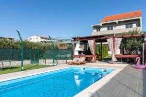Luxury villa with a swimming pool Split - 20334 