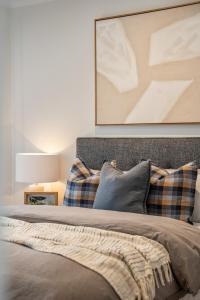 One Tea House - Contemporary Cityside Comfort