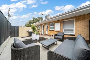 One Tea House - Contemporary Cityside Comfort