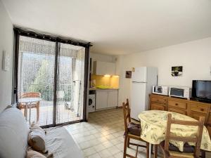Appartement F2 avec Terrasse, Wifi et Proximité Thermes à Lamalou-les-Bains - FR-1-451-118