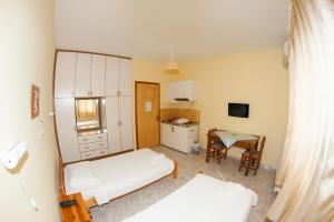 Two-Bedroom Apartment with Terrace room in Stella Studios