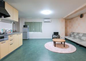 Shinsaibashi East Inn