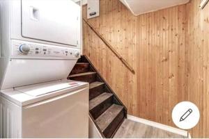 Affordable stay near the OPG TV and parking