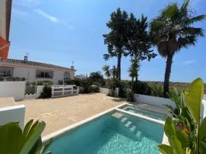 Chalet en primera línea de una planta con piscina privada y acceso directo a la playa - 埃尔波提尔