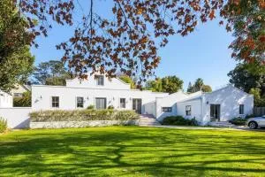 Maroon Belles - 康斯坦提亚