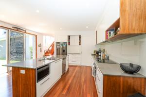 Time n Tide - Straddie Beach House