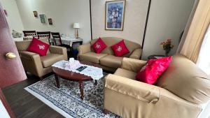 Rihanna service suite at times square