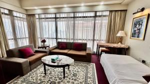 Rihanna service suite at times square