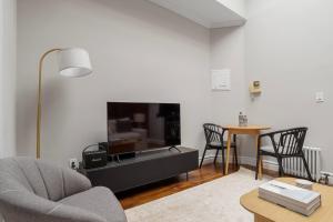West Village 1br w high ceilings skylight wd NYC-1172
