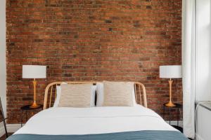 West Village 1br w high ceilings skylight wd NYC-1172