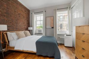 West Village 1br w high ceilings skylight wd NYC-1172