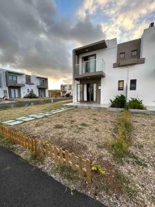 North Mauritius New-built 2-bedroom Villa with shared pool