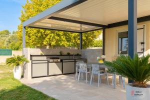 Villa QUEEN Marseille avec jardin, piscine et spa chauffé interieur - 15 couchages