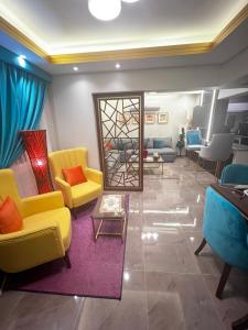 luxury flat with garden and private entrance شقة فاخرة بحديقة و مدخل خاص