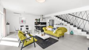 Villa Chic by Villas Holiday