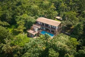 Eden Glade - Khopoli - Mountain-view villa with Private pool, Spacious decks & Indoor activities - Jambhulpāda