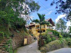 Trekkers Lodge and Cafe