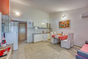 Silver Cherry Apartments