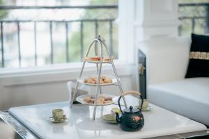 The West Gate Posada By Summit