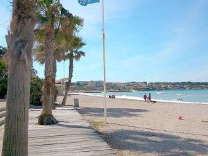 Appartements T2 avec Parking - Piscine et Tennis - a 200 m des Plages - FR-1-316-196 : photos des chambres