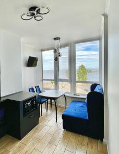 1-кімнатна квартира з видом на Дніпро - 3hvězdičkové hotely ve městě Čerkasy