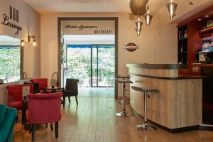 Hotels The Originals City, Hotel Les Oceanes, Lorient : photos des chambres