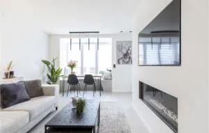 Awesome Apartment In Koksijde With Wifi - Veurne