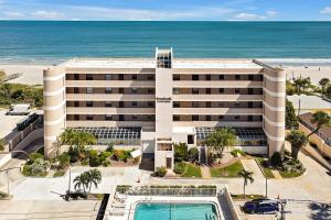 Stunning Beachfront Apartment Near Cocoa Beach Pier