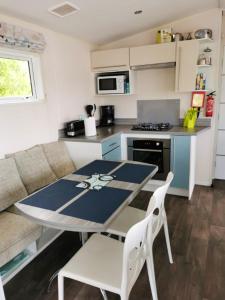 Maisons de vacances Bungalow de 3 chambres avec piscine partagee jardin amenage et wifi a Onzain : photos des chambres