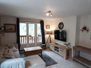 Fully renovated apartment with balcony - Les Boisses