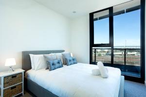 Well-connected North Melbourne Escape with Balcony