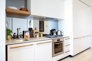 Well-connected North Melbourne Escape with Balcony