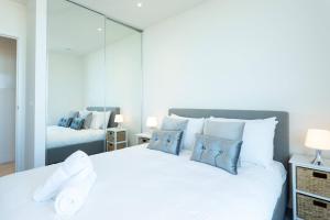 Well-connected North Melbourne Escape with Balcony