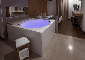 Suite mit Queensize-Bett und Whirlpool