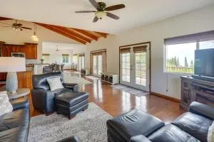 Hawaiian Retreat with Ocean Views in Captain Cook! - Kaluahee Rock