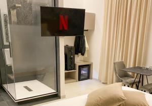 Zimmer mit Kingsize-Bett und Whirlpool