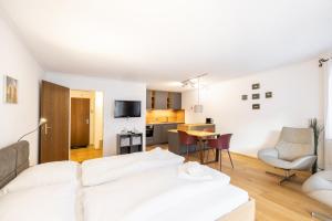 7304 Pure Freude in dieser stilvoll renovierten Wohnung mit moderner Kueche