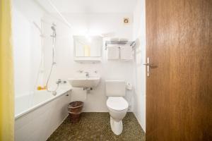 9303 Gemuetliches, zweckmaessig eingerichtetes Studio mit Balkon und Golfplatzblick