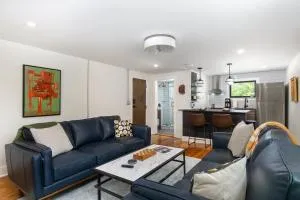 Cherry Street Loft (B) Pet-Friendly & In the Heart of Downtown Black Mtn! - Black Mountain