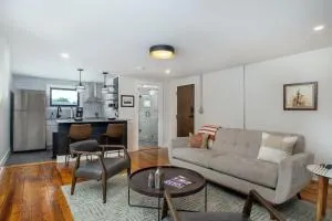 Cherry Street Loft (A) Pet-Friendly & In the Heart of Downtown Black Mtn! - Black Mountain